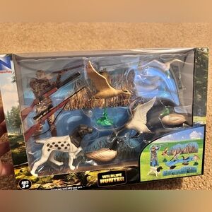 Hunter Wildlife Hunter Playset with Green and Brown Figures